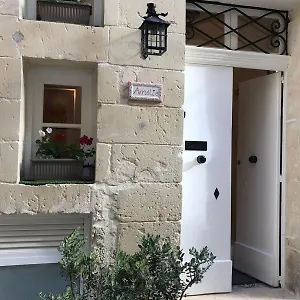 https://amelie.hotelssaintjulians.com